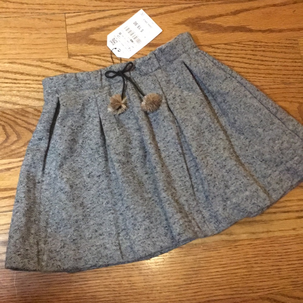 Zara girls Pleated Pom Pom heather gray skirt